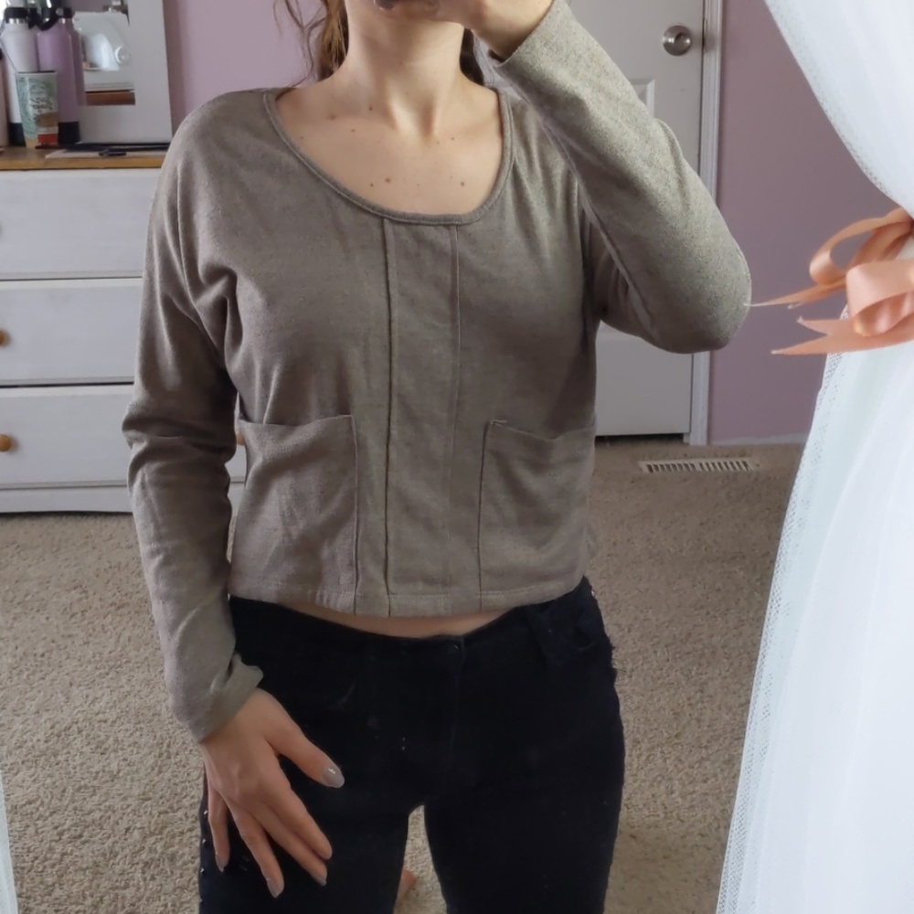 Brown knit cropped sweater